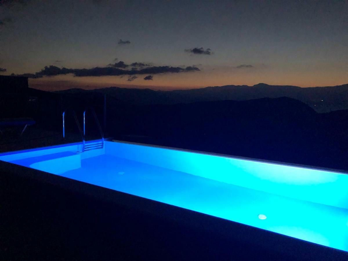 Luxus Tholos Bay Exterior photo